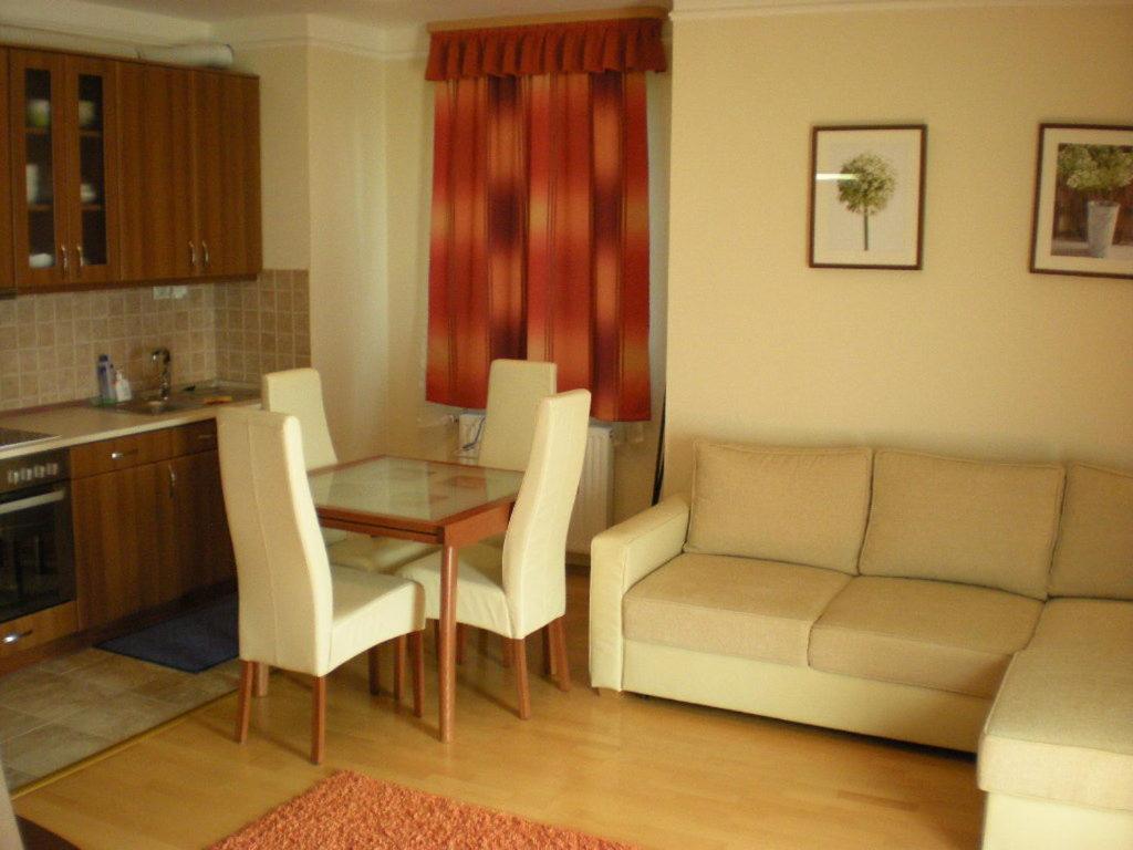 Apartman Golf Lux Bük Rum bild