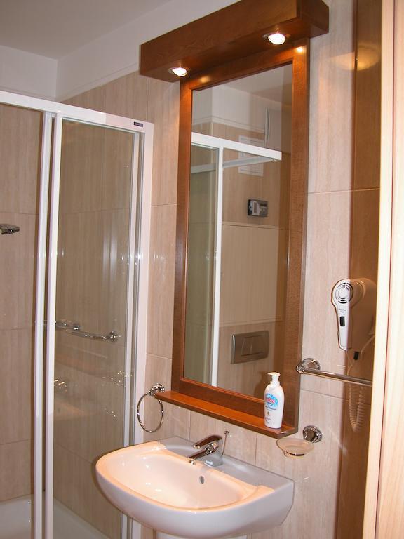 Apartman Golf Lux Bük Rum bild
