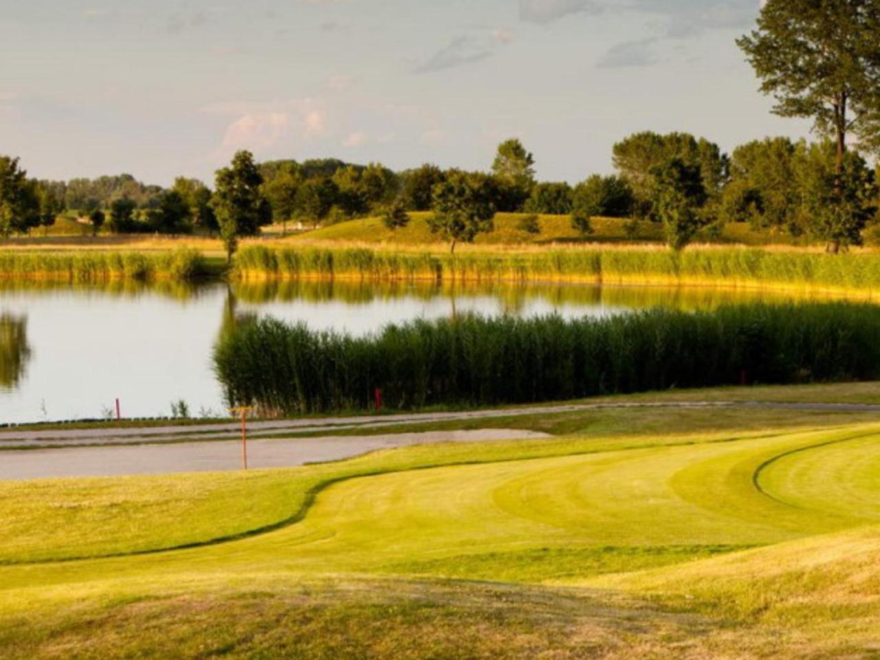 Apartman Golf Lux Bük Exteriör bild